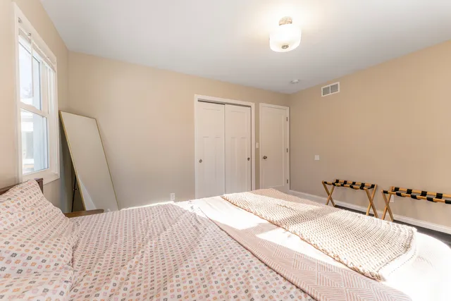 $3,000 | 1700 North Linden Avenue, Waukegan, IL 60085