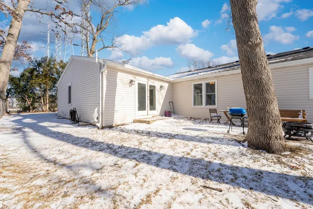 $3,000 | 1700 North Linden Avenue, Waukegan, IL 60085