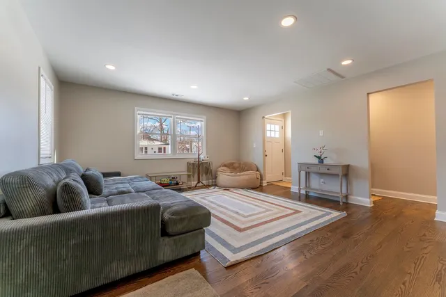 $3,000 | 1700 North Linden Avenue, Waukegan, IL 60085