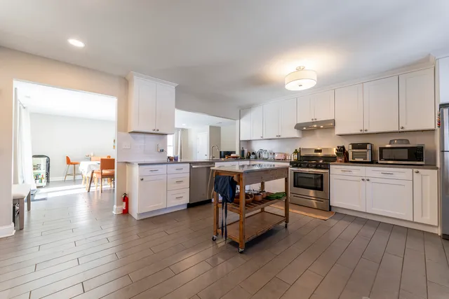 $3,000 | 1700 North Linden Avenue, Waukegan, IL 60085