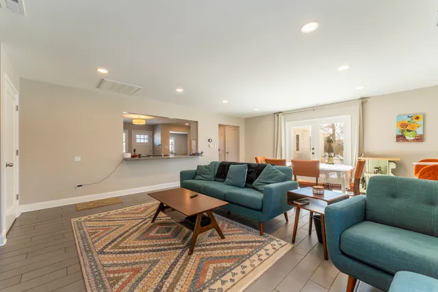 $3,000 | 1700 North Linden Avenue, Waukegan, IL 60085