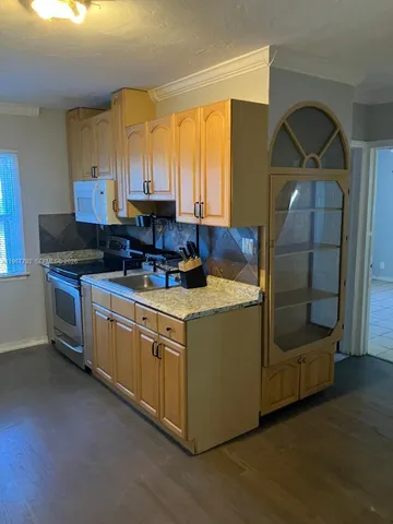 $2,795 | 2127 Wilson Street, Hollywood, FL 33020