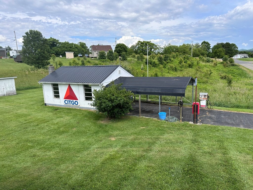 305 Trading Post Road Galax, VA 24333 - Photo 4 of 34 Gallery Image 4
