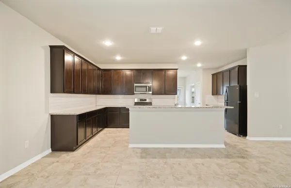 $2,050 | 8907 Arundal Garden, Converse, TX 78109