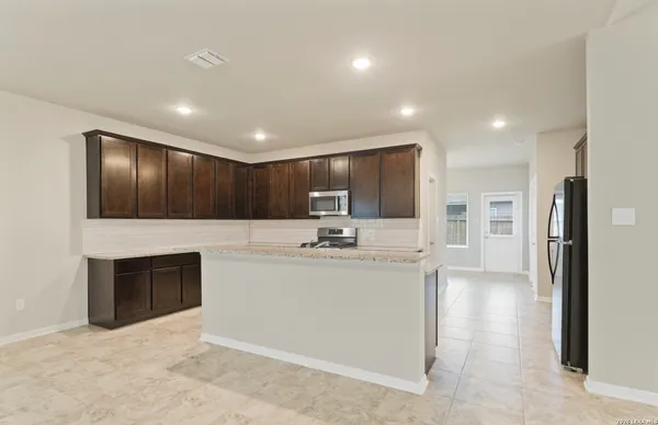 $2,050 | 8907 Arundal Garden, Converse, TX 78109