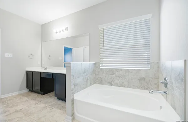 $2,050 | 8907 Arundal Garden, Converse, TX 78109