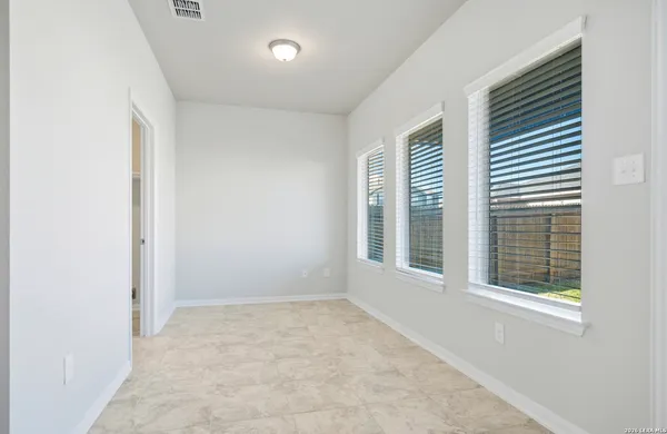 $2,050 | 8907 Arundal Garden, Converse, TX 78109