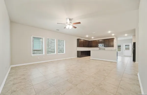 $2,050 | 8907 Arundal Garden, Converse, TX 78109