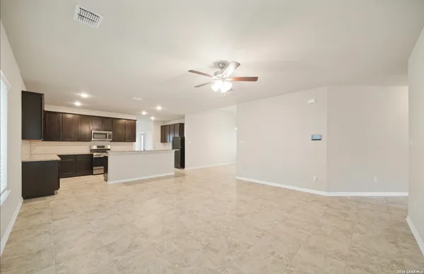 $2,050 | 8907 Arundal Garden, Converse, TX 78109