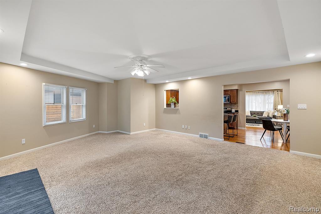 206 Woodside Road Royal Oak, MI 48073 - Photo 13 of 46
