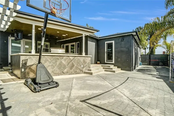 $1,499,000 | 4601 Pepperwood Avenue, Long Beach, CA 90808