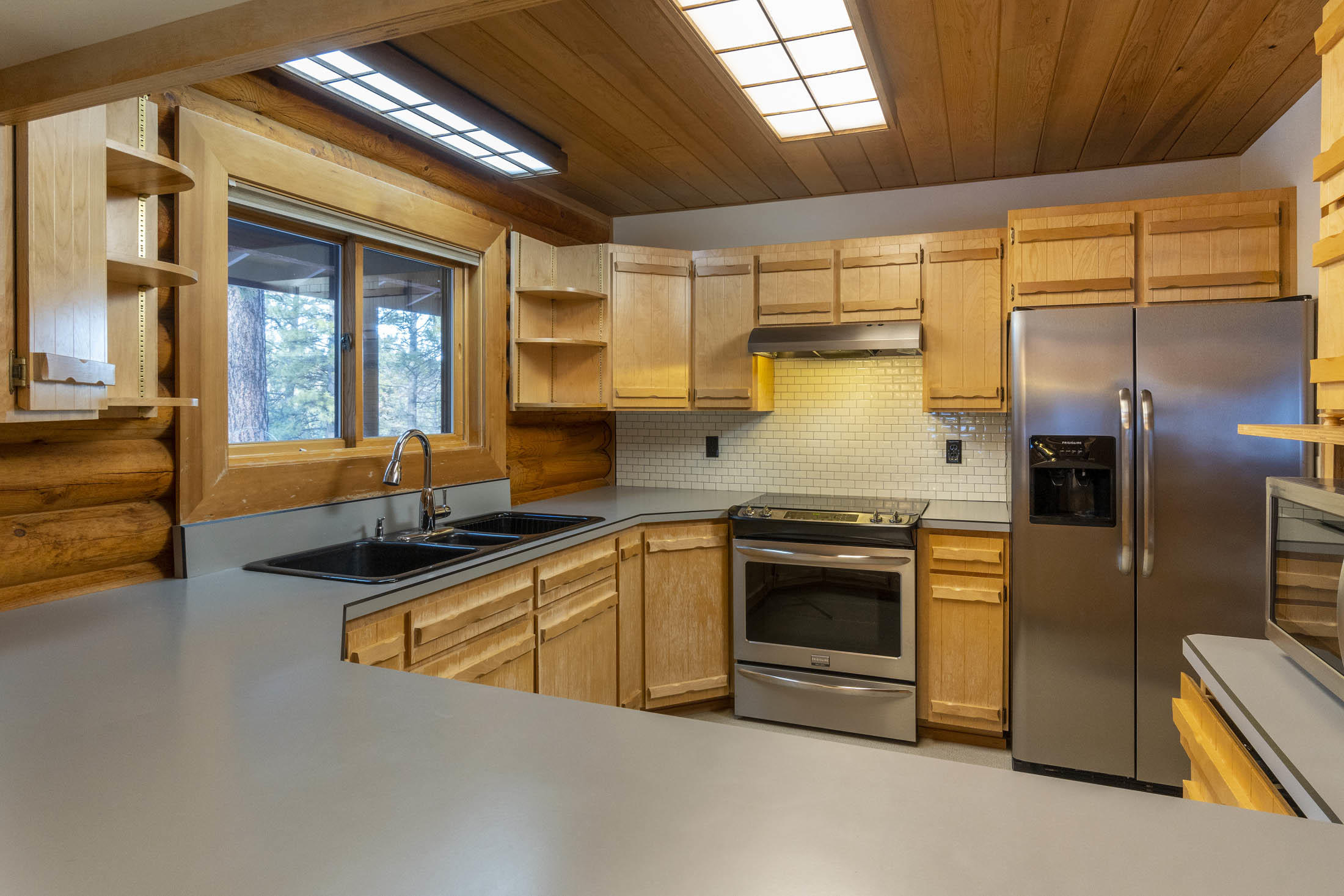 18045 Skyliners Road Bend, OR 97703 - Photo 9 of 27 19-Kitchen2