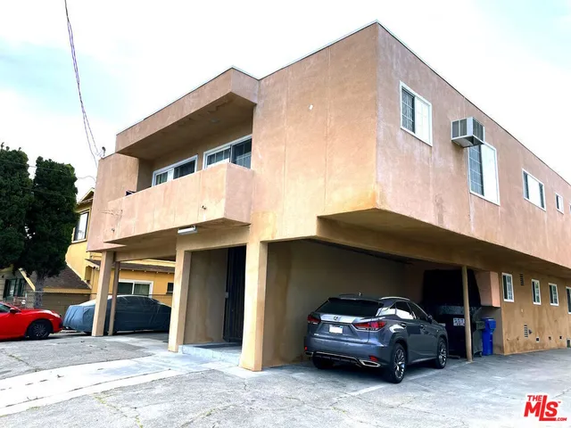 $2,400 | 12325 Oxnard Street, Unit 6, North Hollywood, CA 91606