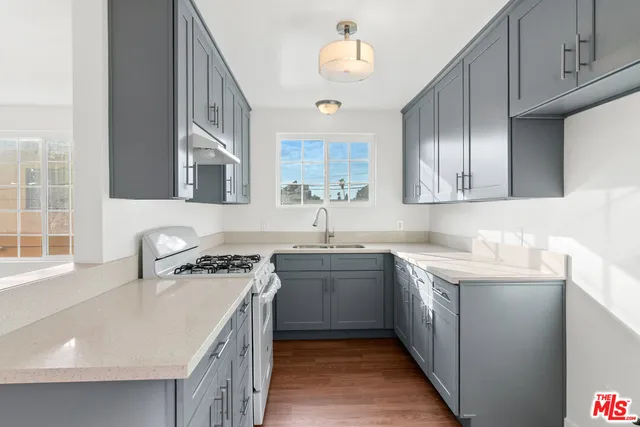 $2,400 | 12325 Oxnard Street, Unit 6, North Hollywood, CA 91606