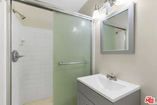 $2,400 | 12325 Oxnard Street, Unit 6, North Hollywood, CA 91606