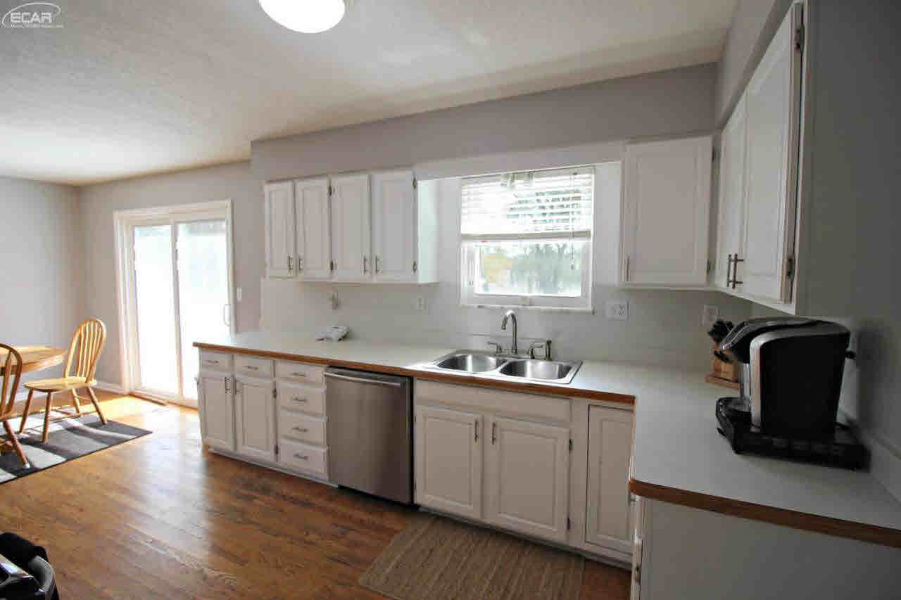 7161 Beecher Road Flint, MI 48532 - Photo 7 of 24 21231394-6.JPG
