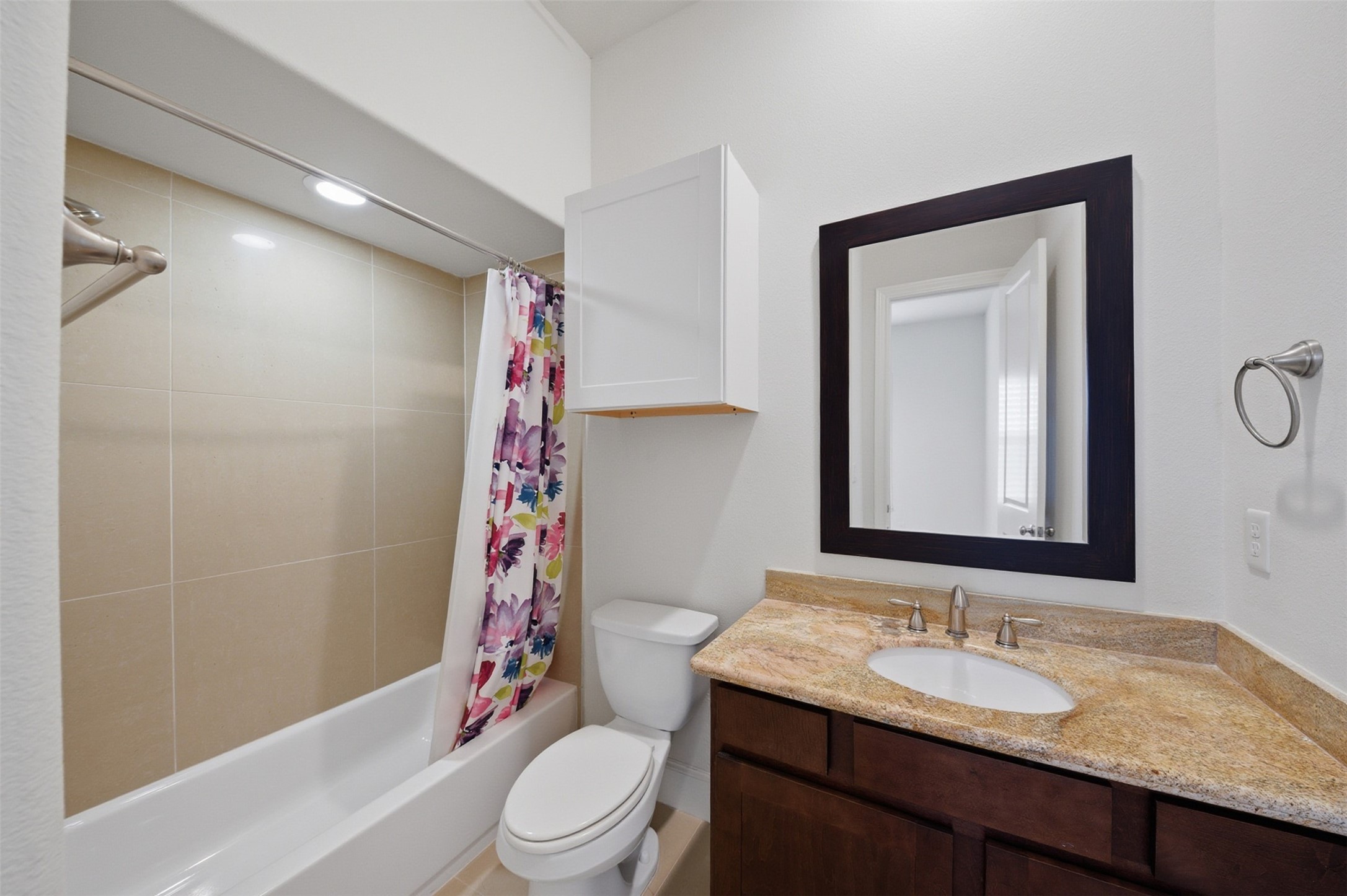 5606 Cohn Terrace Houston, TX 77007 - Photo 28 of 39 a bathroom with a sink a toilet and shower