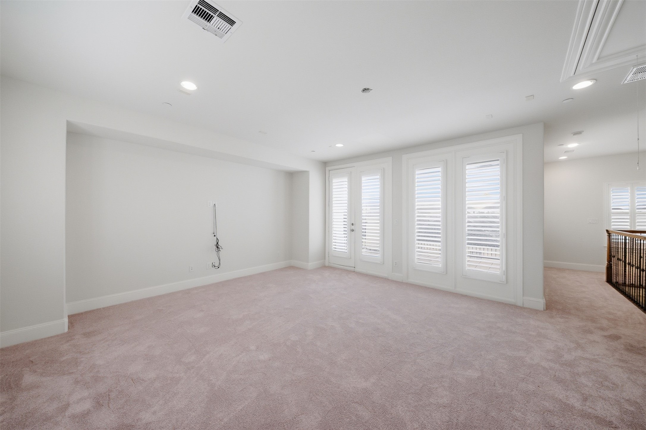 5606 Cohn Terrace Houston, TX 77007 - Photo 31 of 39 a view of an empty room with a window