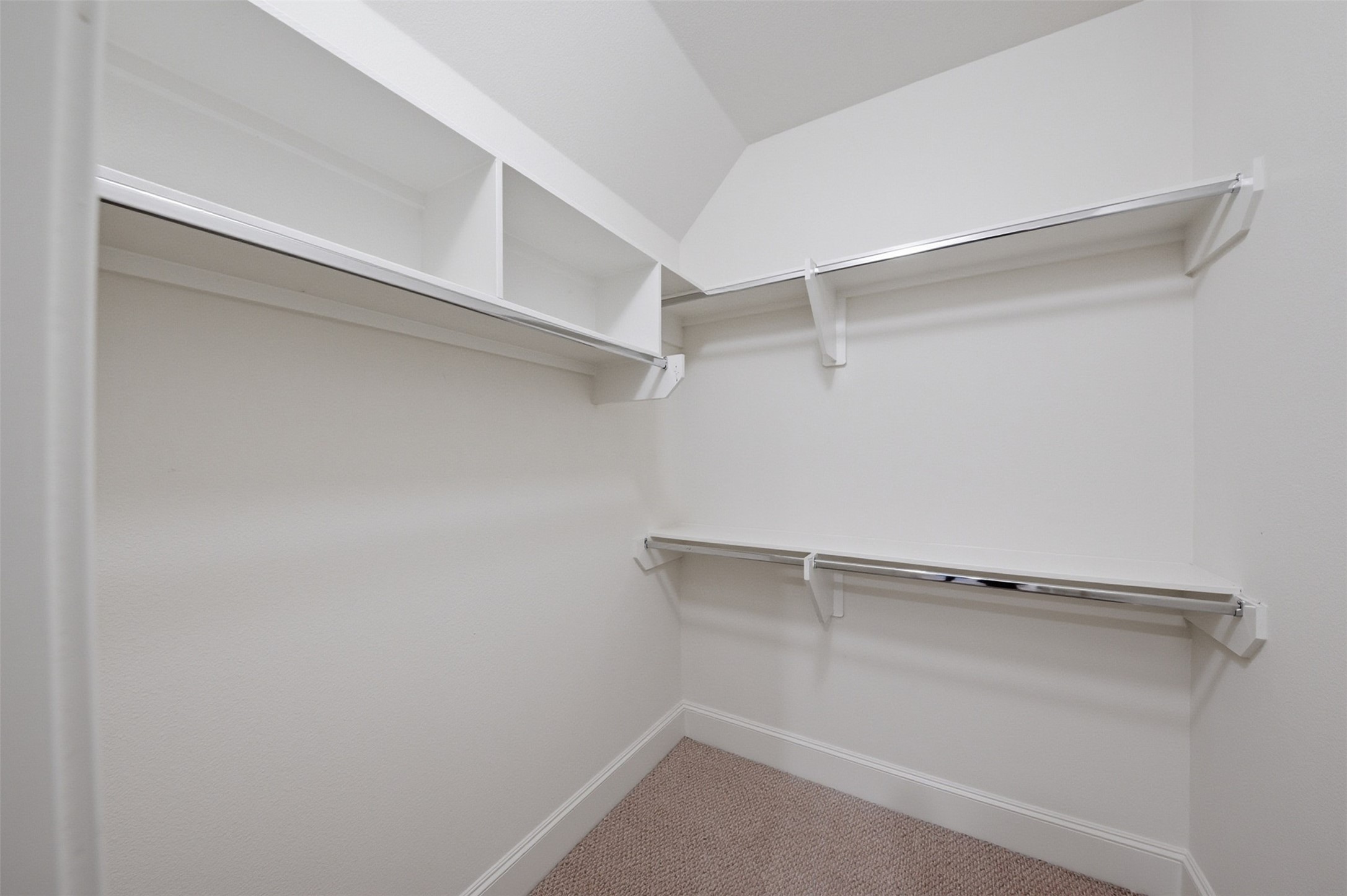 5606 Cohn Terrace Houston, TX 77007 - Photo 8 of 39 a view of an empty walk in closet