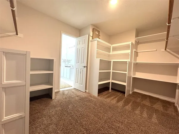 $2,095 | 23906 Kingmont Knoll Court, Spring, TX 77373