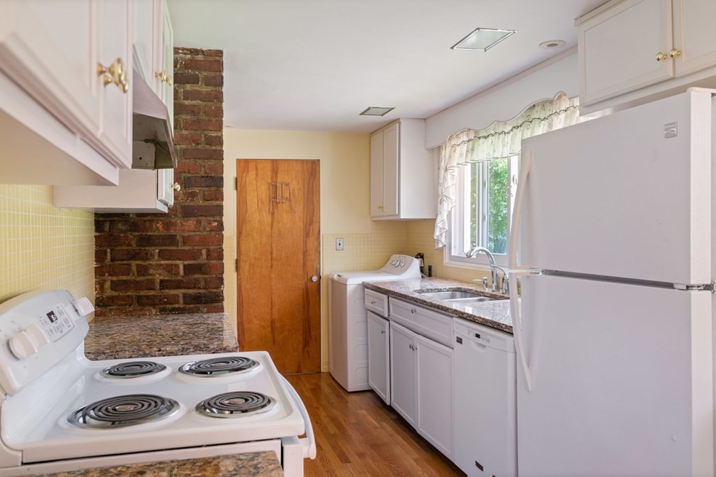54 Brook Road Weston, MA 02493 - Photo 9 of 24