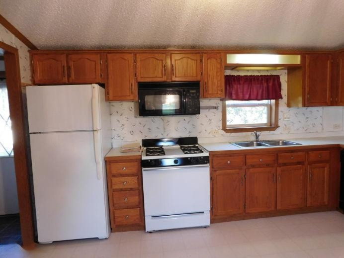 150 Church Road Northwest Edmore, MI 48829 - Photo 12 of 25 011
