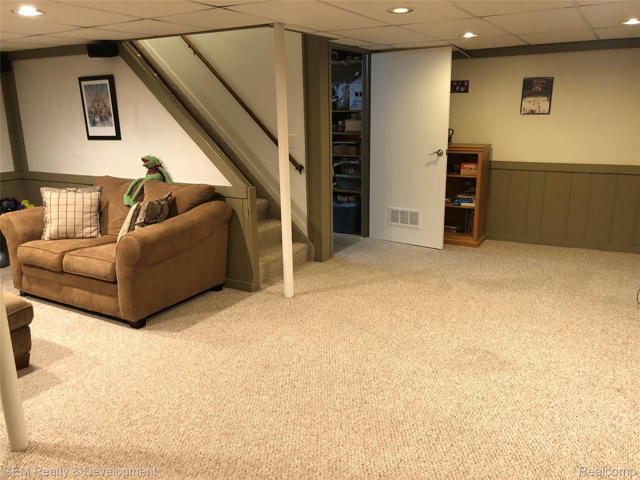 18810 Gill Road Livonia, MI 48152 - Photo 32 of 43 IMG_5338.jpeg