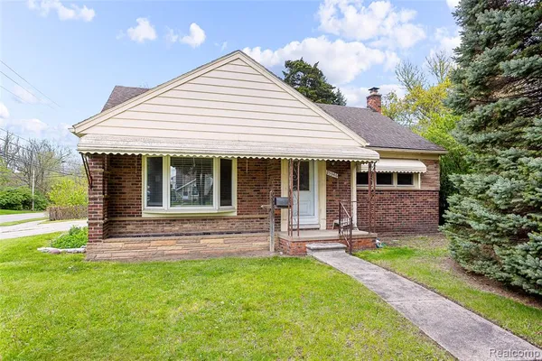 $1,800 | 25346 Fairway Drive, Dearborn, MI 48124