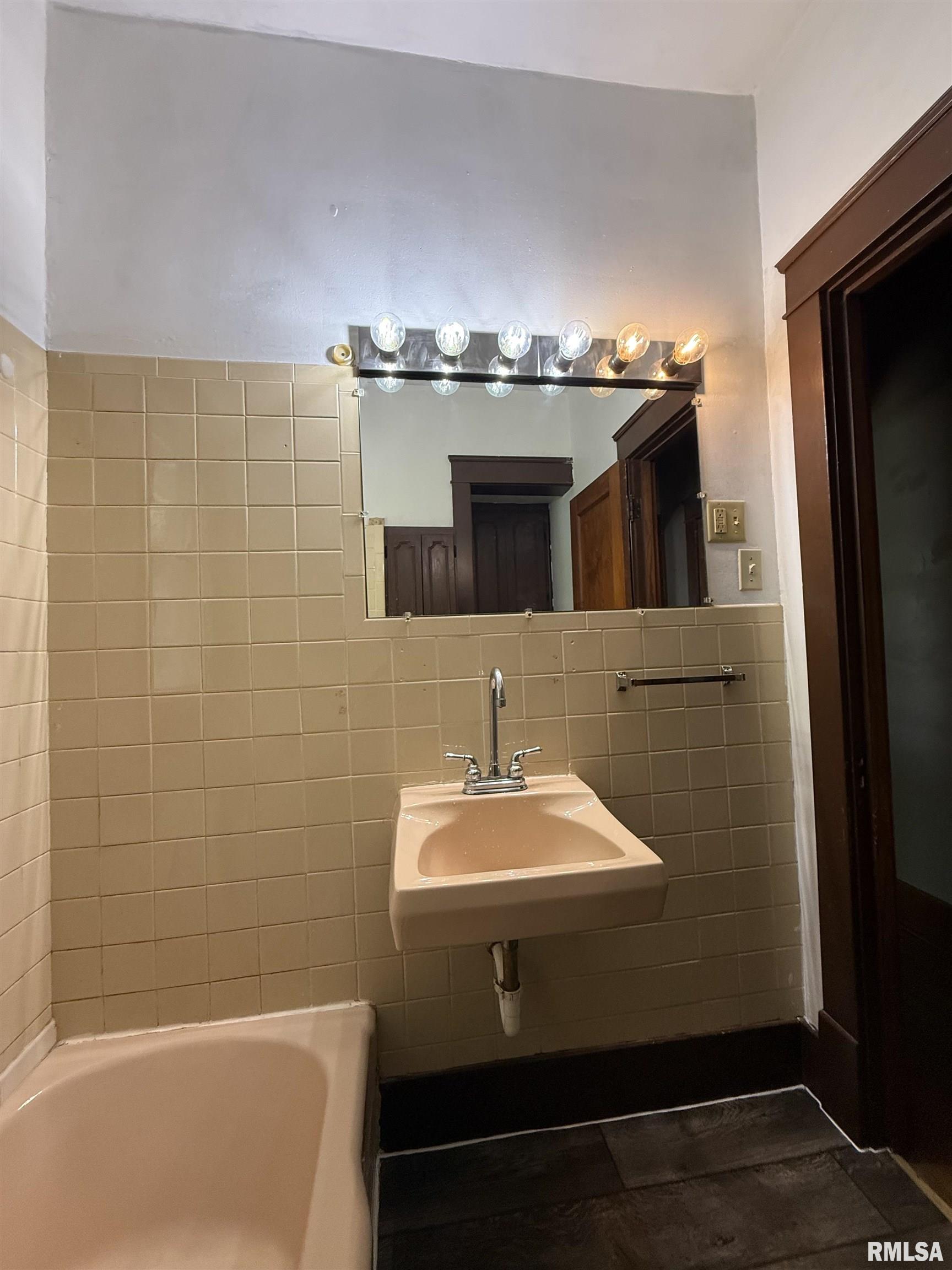 335 West Chase Street Macomb, IL 61455 - Photo 13 of 27
