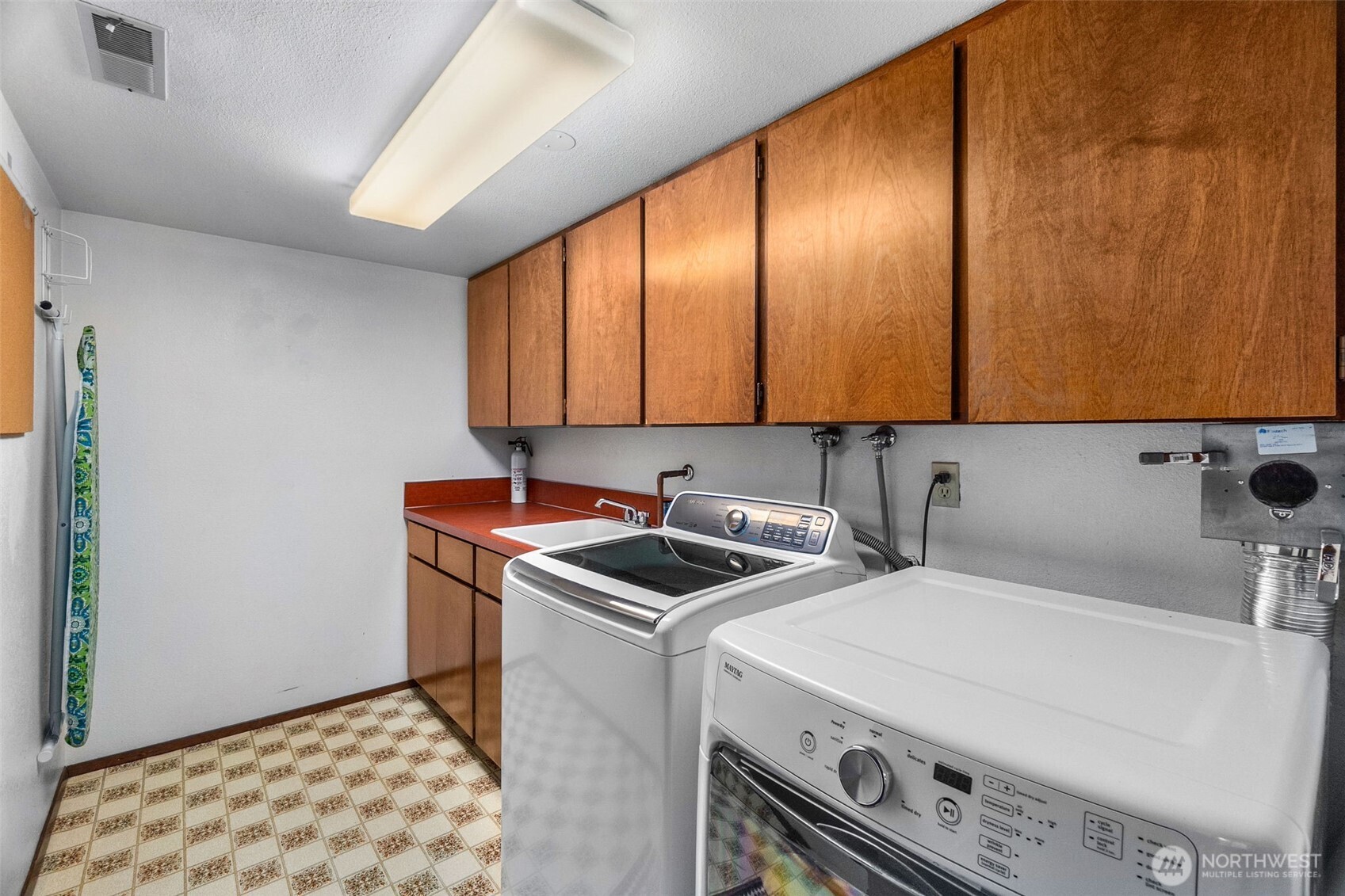 6028 Northill Loop Southwest Olympia, WA 98512 - Photo 26 of 38 a utility room with dryer and washer