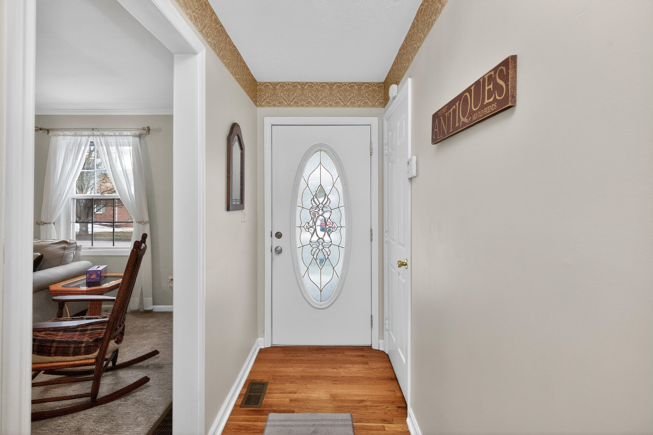 420 Willowbrook Road Winchester, KY 40391 - Photo 3 of 32 foyer