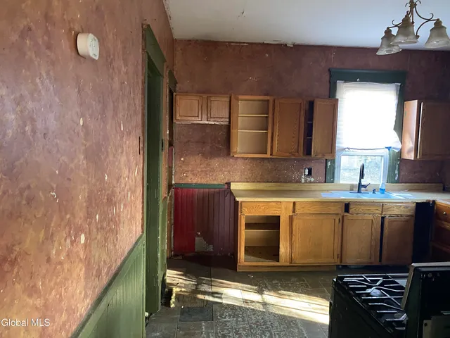 $69,900 | 802 5th Avenue, Troy, NY 12182