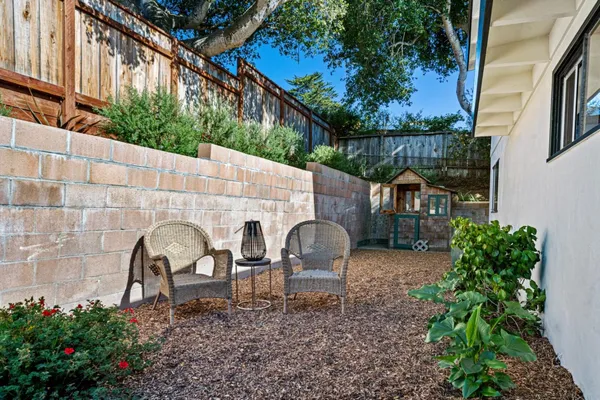 a backyard of a house with table and chairs