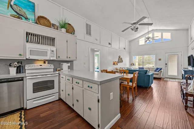 $475,000 | 2029 Whispering Pine Street Southwest, Ocean Isle Beach, NC 28469