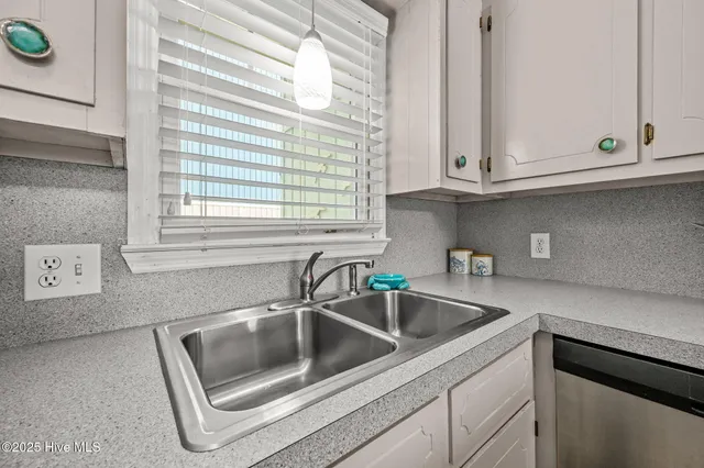 $475,000 | 2029 Whispering Pine Street Southwest, Ocean Isle Beach, NC 28469