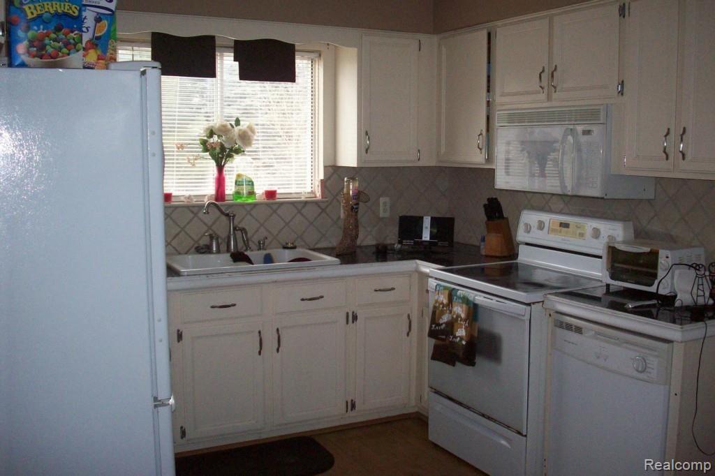 44525 Merrill Road Sterling Heights, MI 48314 - Photo 4 of 9 003.jpg