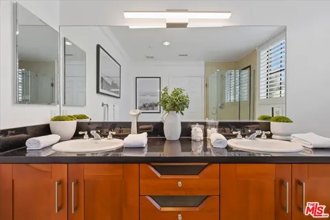 $1,299,000 | 107 North Swall Drive, Unit 303, Los Angeles, CA 90048