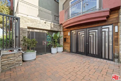 $599,000 | 11124 Burbank Boulevard, Unit 212, North Hollywood, CA 91601