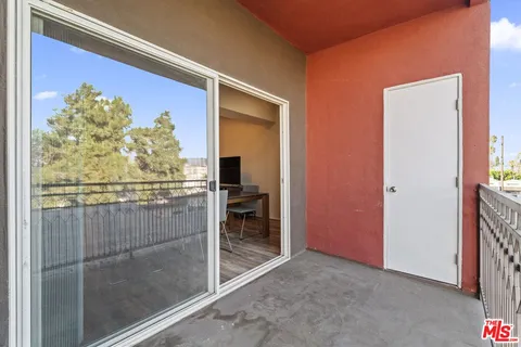 $625,000 | 11124 Burbank Boulevard, Unit 212, North Hollywood, CA 91601