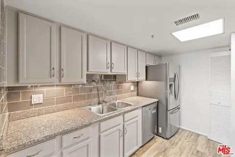 $625,000 | 11124 Burbank Boulevard, Unit 212, North Hollywood, CA 91601