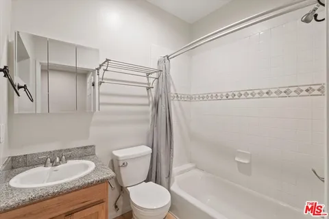 $625,000 | 11124 Burbank Boulevard, Unit 212, North Hollywood, CA 91601