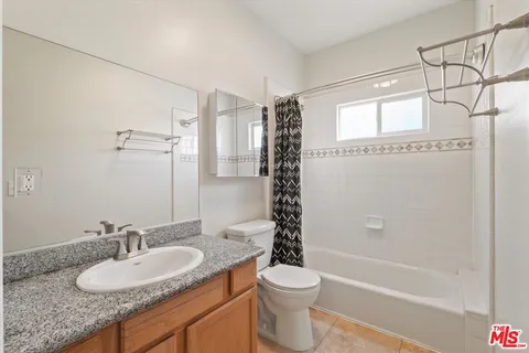 $625,000 | 11124 Burbank Boulevard, Unit 212, North Hollywood, CA 91601