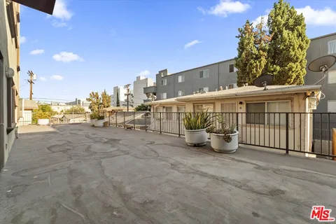 $625,000 | 11124 Burbank Boulevard, Unit 212, North Hollywood, CA 91601
