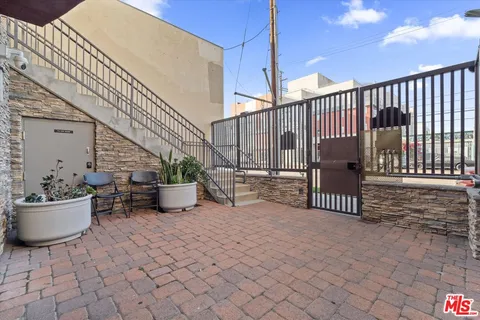 $625,000 | 11124 Burbank Boulevard, Unit 212, North Hollywood, CA 91601