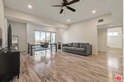 $625,000 | 11124 Burbank Boulevard, Unit 212, North Hollywood, CA 91601