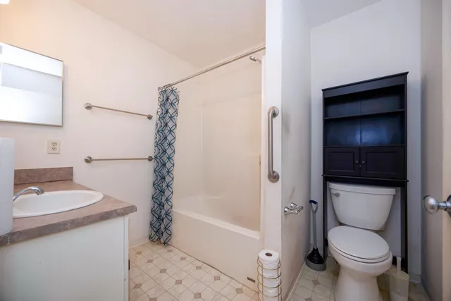 $192,780 | 2120 Stone School Circle, Ann Arbor, MI 48108