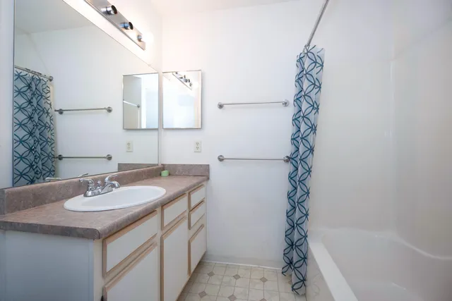 $192,780 | 2120 Stone School Circle, Ann Arbor, MI 48108