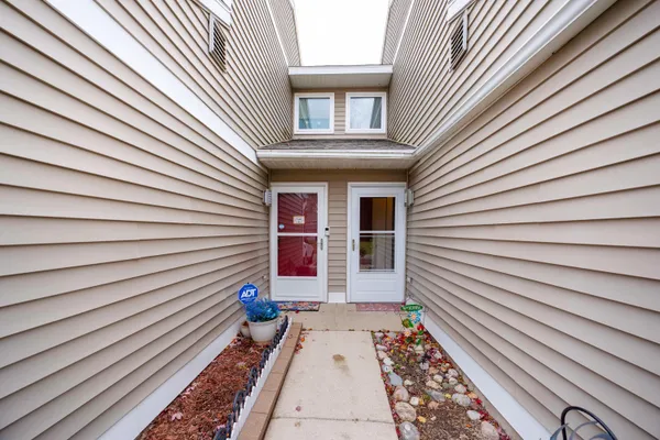 $192,780 | 2120 Stone School Circle, Ann Arbor, MI 48108