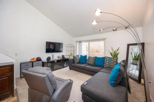 $192,780 | 2120 Stone School Circle, Ann Arbor, MI 48108