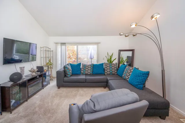 $192,780 | 2120 Stone School Circle, Ann Arbor, MI 48108